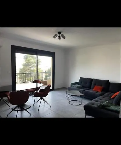 Apartament Spacieux, Proche Centre Ville. *