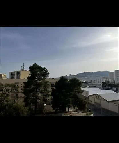 Spacieux, Proche Centre Ville. Apartament