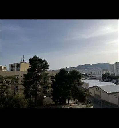 Spacieux, Proche Centre Ville. דירה