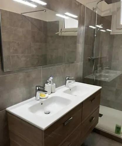 Spacieux, Proche Centre Ville. * אז'אקסיו